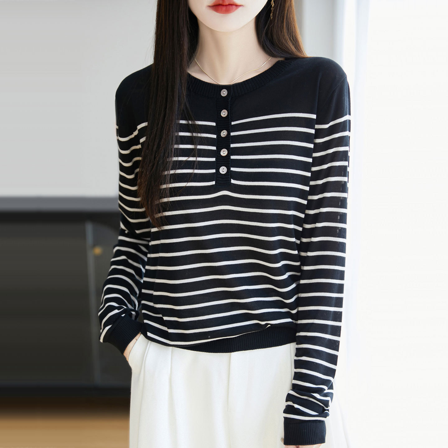 Womens Crew-Neck Striped Long-Sleeve Knitted Sweater