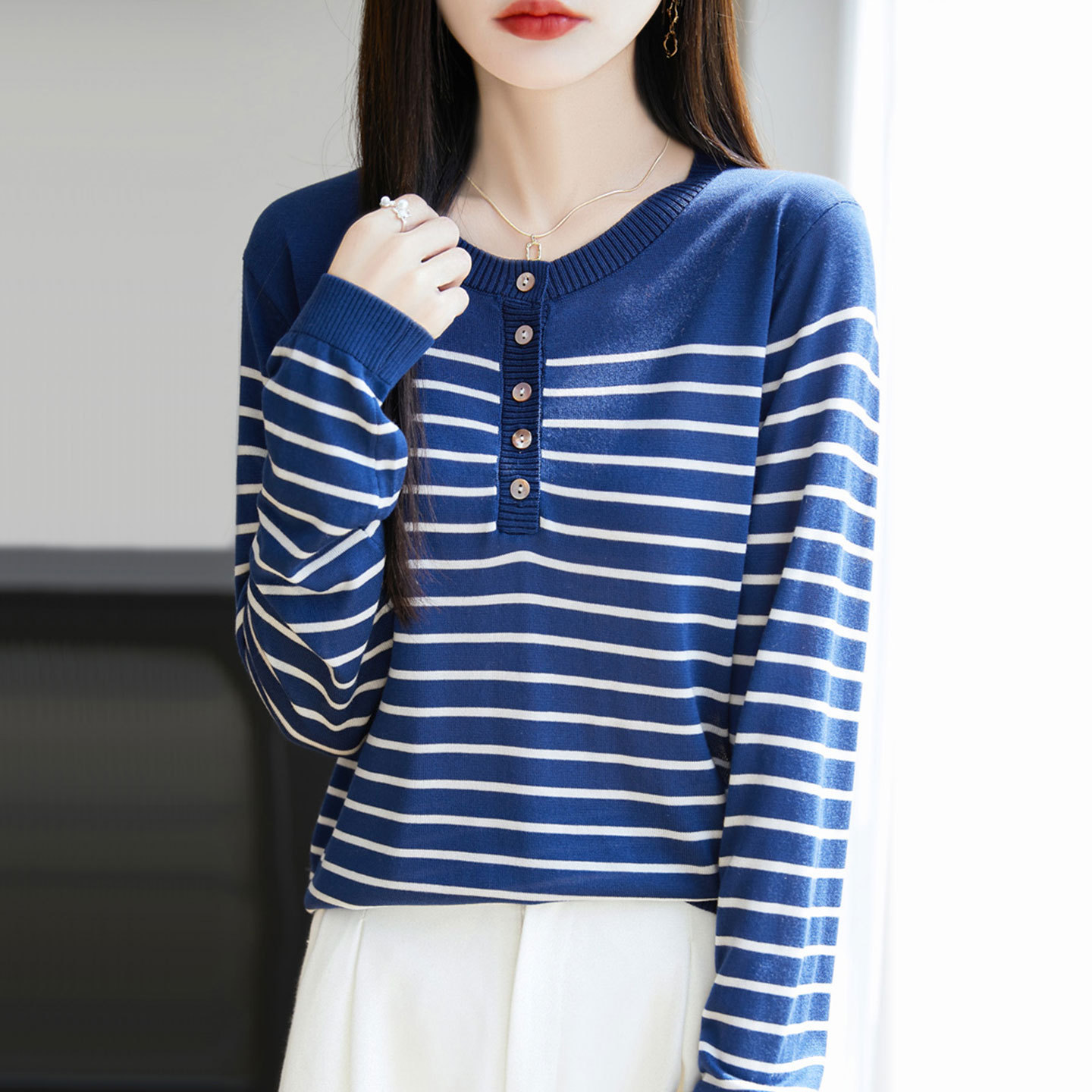 Womens Crew-Neck Striped Long-Sleeve Knitted Sweater - Image 4