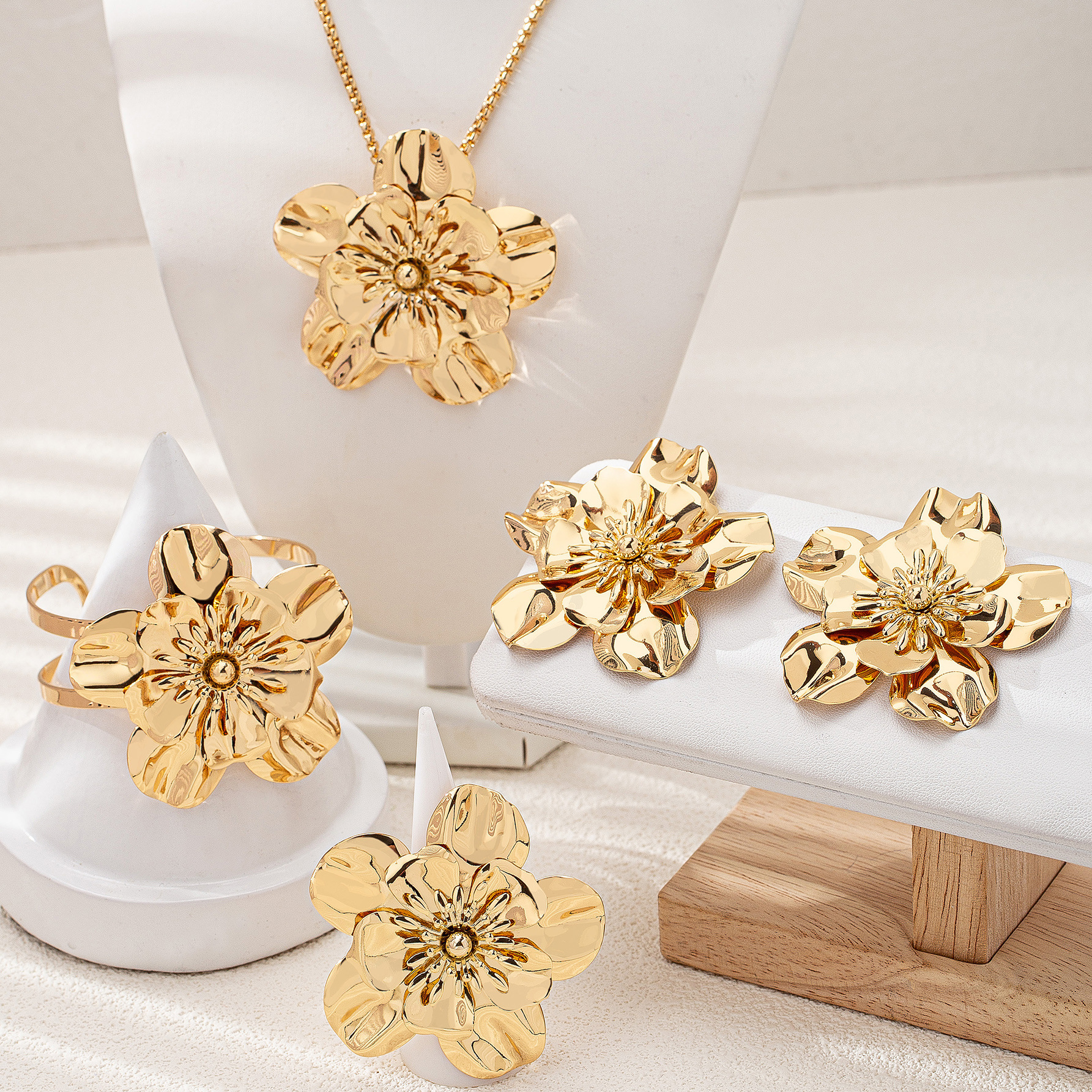 Retro Personalized Flower Jewelry Set - Image 3