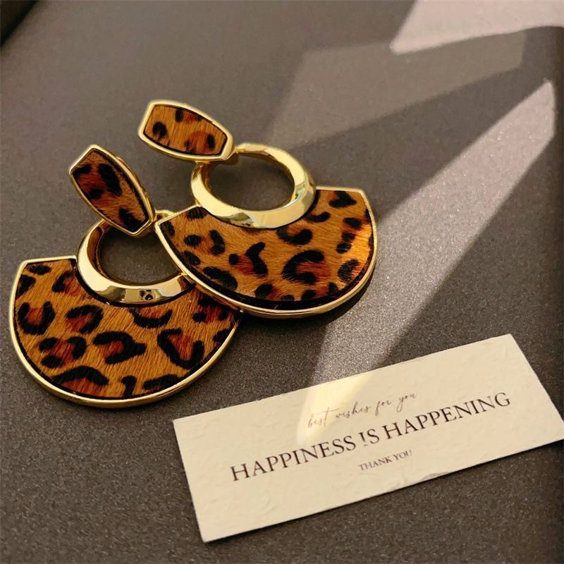 Vintage Autumnwinter High-end Earrings - Image 2
