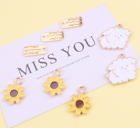Keychain Accessories Cute Flower Clothes Accessories Badge Ornaments - Image 5